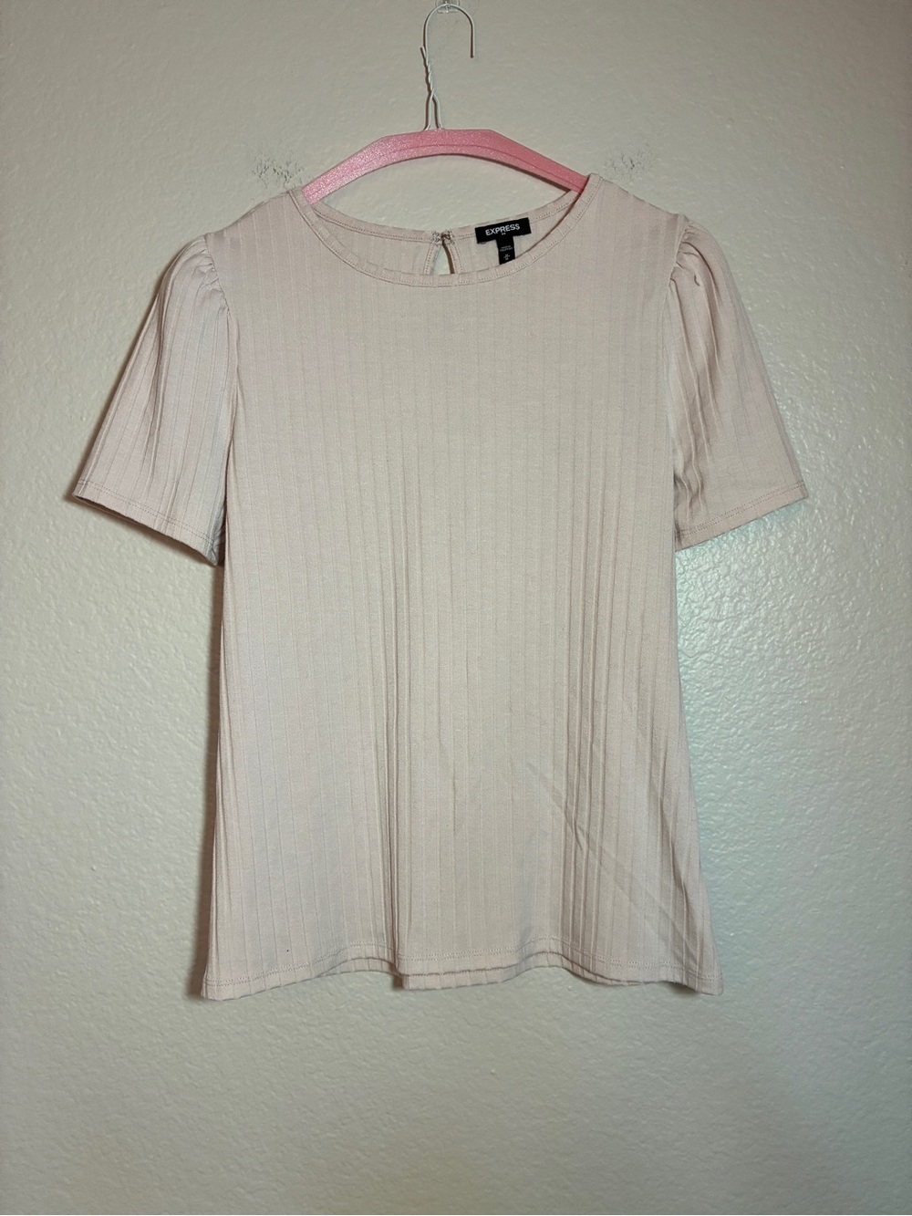 Express Cream Ribbed T-Shirt Women's Medium Puff Sleeve Keyhole Back Dressy Chic